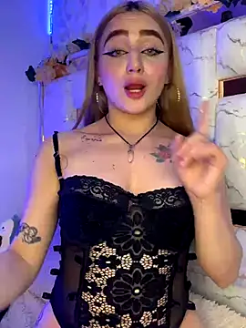 Snapshot of Sara_Sophia420 chatting on 10.10.25 Sara Sophia420 online show from 10.10.25