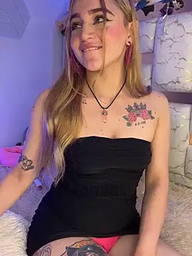 Snapshot of Sara_Sophia420 chatting on 10.19.25 Sara Sophia420 online show from 10.19.25