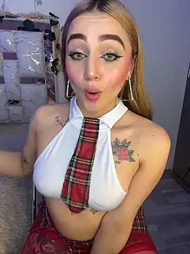 Snapshot of Sara_Sophia420 chatting on 10.21.25 Sara Sophia420 online show from 10.21.25