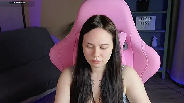 Alice Moondark online show from 10.08.25