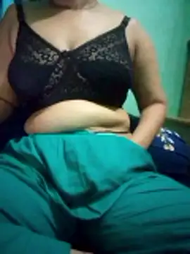 Snapshot of Maria_Mahi chatting on 12.21.25 Maria Mahi online show from 12.21.25