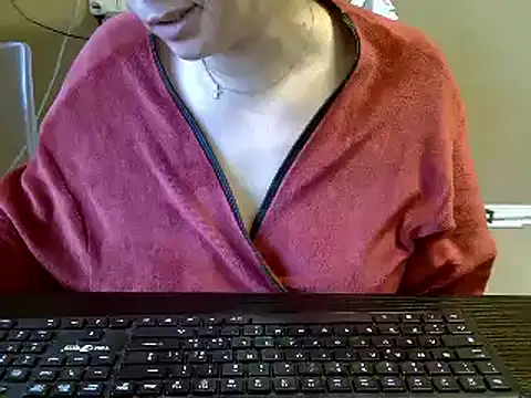 Snapshot of ITALIANASISIXX chatting on 10.15.25 ITALIANASISIXX online show from 10.15.25