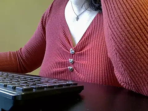 Snapshot of ITALIANASISIXX chatting on 10.30.25 ITALIANASISIXX online show from 10.30.25