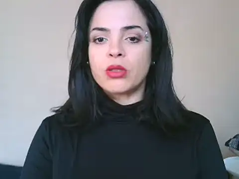 Snapshot of ITALIANASISIXX chatting on 11.18.25 ITALIANASISIXX online show from 11.18.25