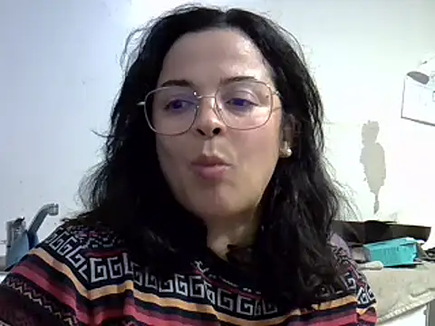 Snapshot of ITALIANASISIXX chatting on 12.17.25 ITALIANASISIXX online show from 12.17.25