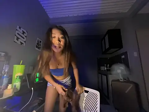 PinayLina18 online show from 04.24.26