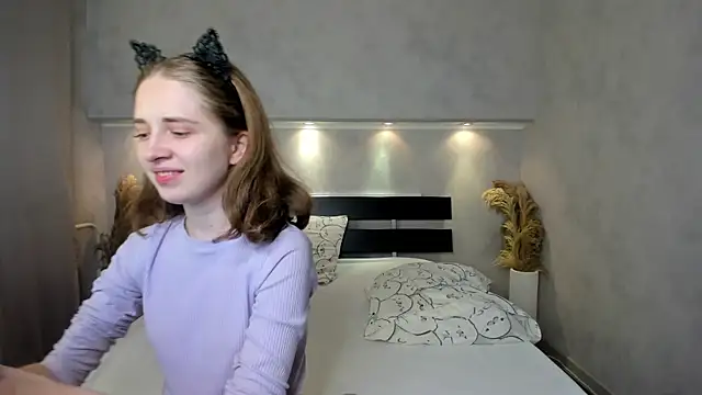 Snapshot of Camilla_Kelly chatting on 10.04.25 Camilla Kelly online show from 10.04.25