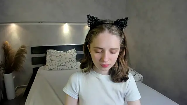 Snapshot of Camilla_Kelly chatting on 10.06.25 Camilla Kelly online show from 10.06.25