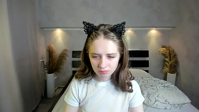 Snapshot of Camilla_Kelly chatting on 10.08.25 Camilla Kelly online show from 10.08.25