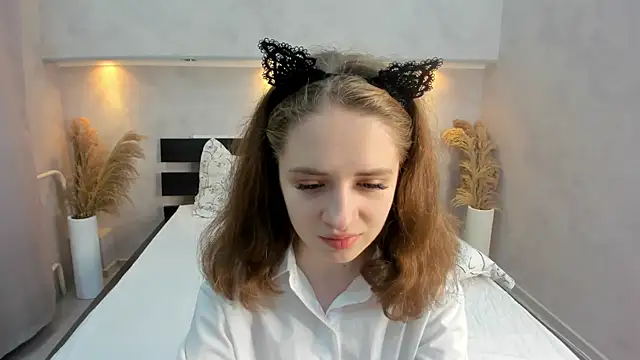 Snapshot of Camilla_Kelly chatting on 10.12.25 Camilla Kelly online show from 10.12.25