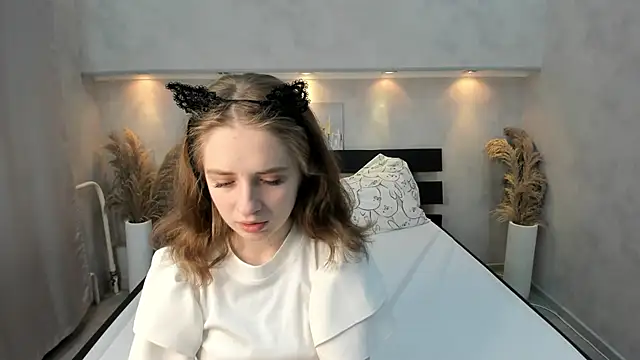 Snapshot of Camilla_Kelly chatting on 10.23.25 Camilla Kelly online show from 10.23.25