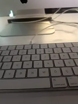 Snapshot of AdilKayac chatting on 10.18.25 AdilKayac online show from 10.18.25