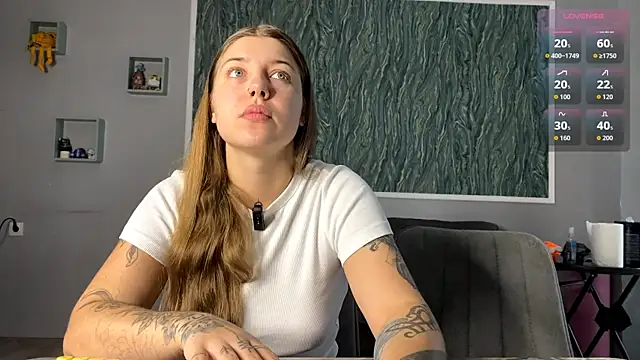 Snapshot of VelvetMiley chatting on 08.09.26 VelvetMiley online show from 08.09.26