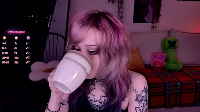 Lollyshy online show from 11.25.25