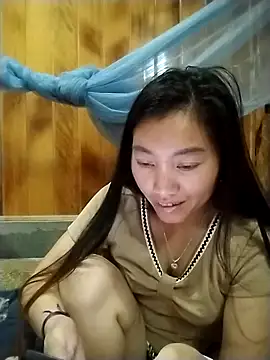 Snapshot of PhienPhien chatting on 10.13.25 PhienPhien online show from 10.13.25