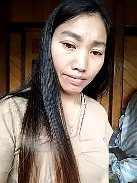 Snapshot of PhienPhien chatting on 10.15.25 PhienPhien online show from 10.15.25