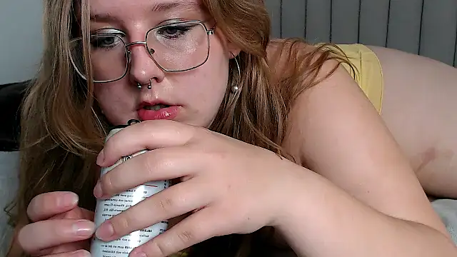 Snapshot of AgnesRoseCams chatting on 10.03.25 AgnesRoseCams online show from 10.03.25