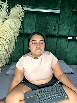 Snapshot of Chloe_jackson25 chatting on 11.12.25 Chloe jackson25 online show from 11.12.25