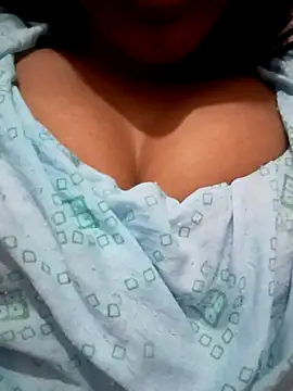 Snapshot of kaviyaponnu0987 chatting on 12.19.25 kaviyaponnu0987 online show from 12.19.25