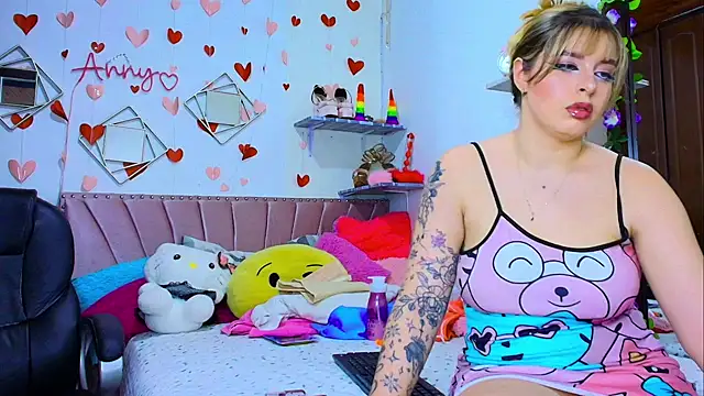 Anny Hurtado online show from 11.22.25