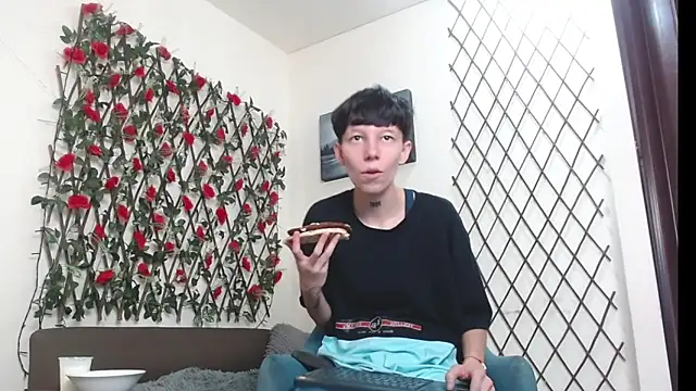 LiamBrown09 online show from 05.08.26