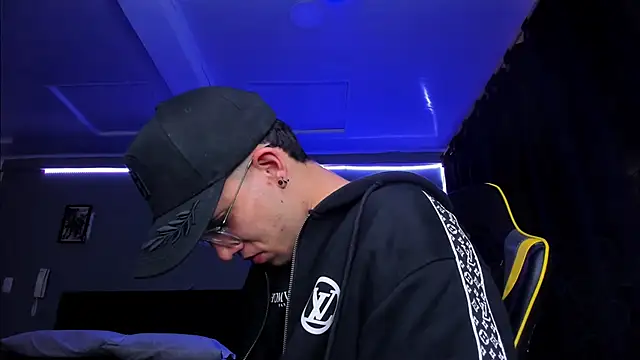 alexgiraldo   online show from 11.03.25