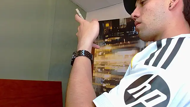 Snapshot of alexgiraldo__ chatting on 06.12.26 alexgiraldo online show from 06.12.26