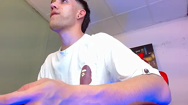 Snapshot of alexgiraldo__ chatting on 06.25.26 alexgiraldo online show from 06.25.26