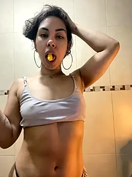 Snapshot of jessens144 chatting on 11.23.25 jessens144 online show from 11.23.25