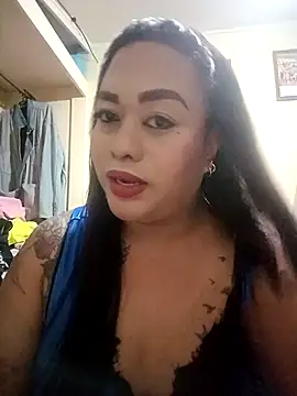 Snapshot of EmmaKantutera chatting on 10.29.25 EmmaKantutera online show from 10.29.25