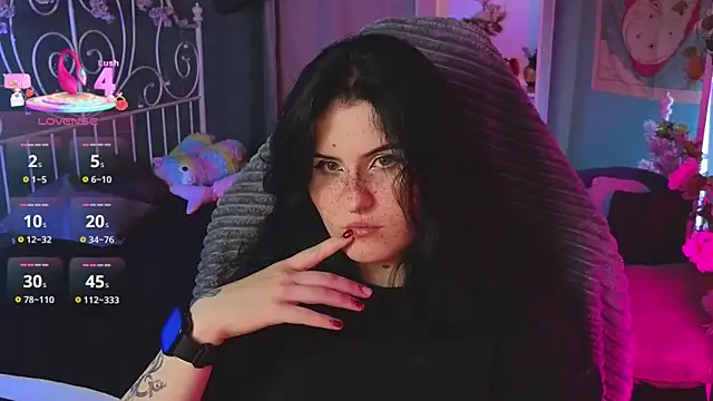 Snapshot of Dark_Shine chatting on 11.07.25 Dark Shine online show from 11.07.25