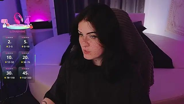 Snapshot of Dark_Shine chatting on 11.13.25 Dark Shine online show from 11.13.25