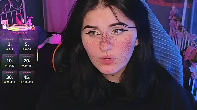 Snapshot of Dark_Shine chatting on 11.20.25 Dark Shine online show from 11.20.25