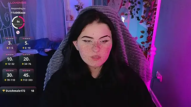 Snapshot of Dark_Shine chatting on 11.29.25 Dark Shine online show from 11.29.25