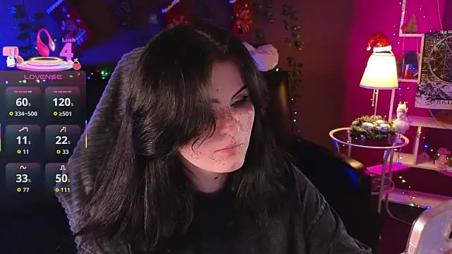 Snapshot of Dark_Shine chatting on 12.04.25 Dark Shine online show from 12.04.25