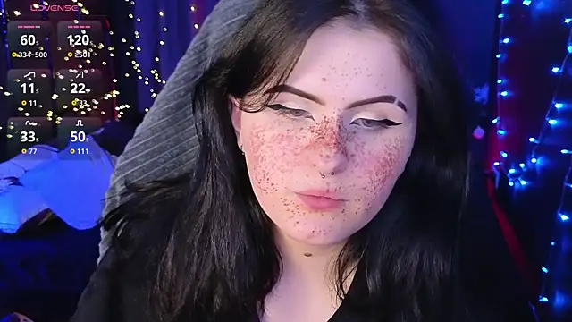 Snapshot of Dark_Shine chatting on 12.17.25 Dark Shine online show from 12.17.25