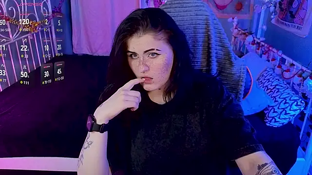 Snapshot of Dark_Shine chatting on 12.20.25 Dark Shine online show from 12.20.25