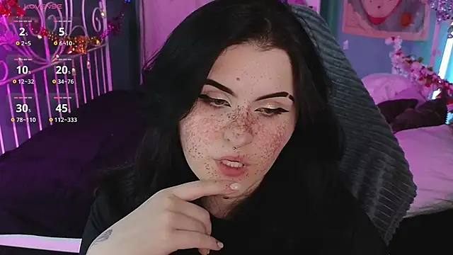 Snapshot of Dark_Shine chatting on 12.22.25 Dark Shine online show from 12.22.25