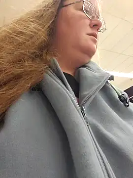 Snapshot of Love86Emily chatting on 12.04.24 Love86Emily online show from 12.04.24