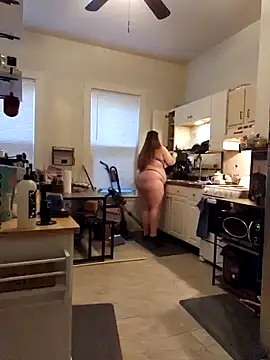 Snapshot of Love86Emily chatting on 12.08.24 Love86Emily online show from 12.08.24