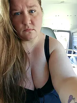 Snapshot of Love86Emily chatting on 09.21.25 Love86Emily online show from 09.21.25