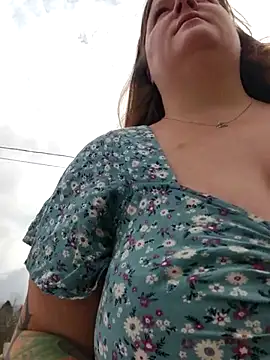 Snapshot of Love86Emily chatting on 10.27.25 Love86Emily online show from 10.27.25