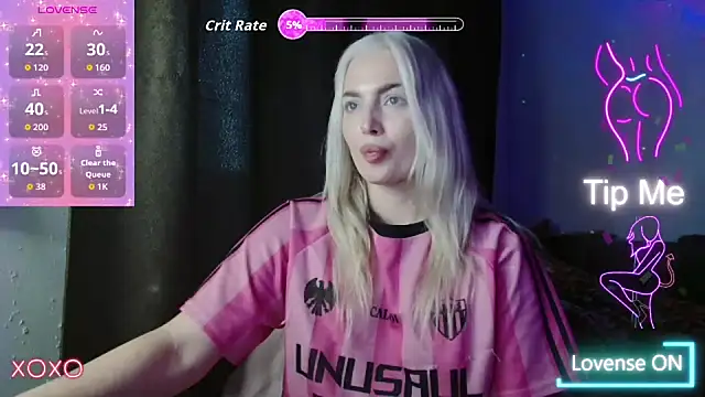 Snapshot of SpaceMarsi chatting on 10.28.25 SpaceMarsi online show from 10.28.25