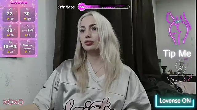 Snapshot of SpaceMarsi chatting on 11.18.25 SpaceMarsi online show from 11.18.25