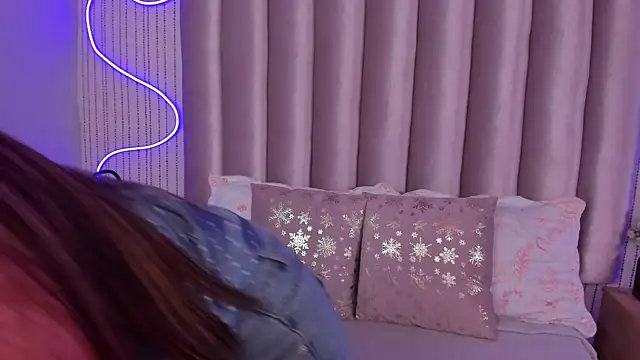 Snapshot of SamanthaPeachss chatting on 10.08.25 SamanthaPeachss online show from 10.08.25