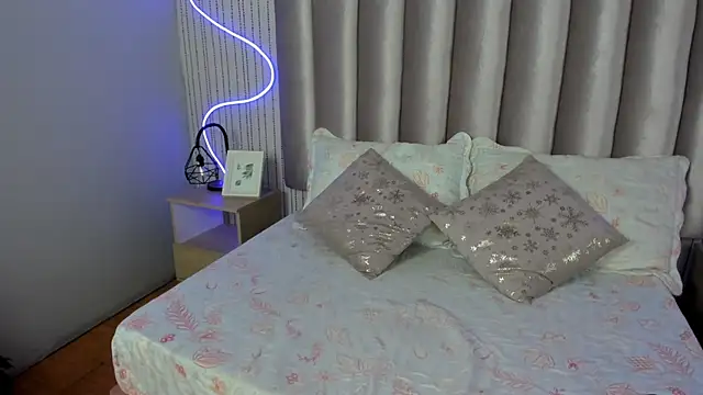 Snapshot of SamanthaPeachss chatting on 10.10.25 SamanthaPeachss online show from 10.10.25