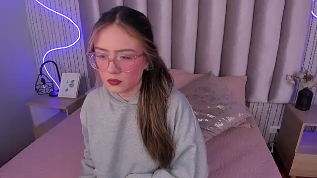 Snapshot of SamanthaPeachss chatting on 10.24.25 SamanthaPeachss online show from 10.24.25