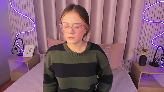 Snapshot of SamanthaPeachss chatting on 10.27.25 SamanthaPeachss online show from 10.27.25