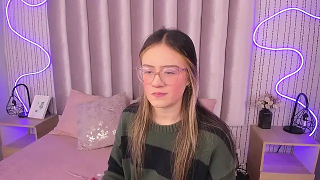 Snapshot of SamanthaPeachss chatting on 11.04.25 SamanthaPeachss online show from 11.04.25