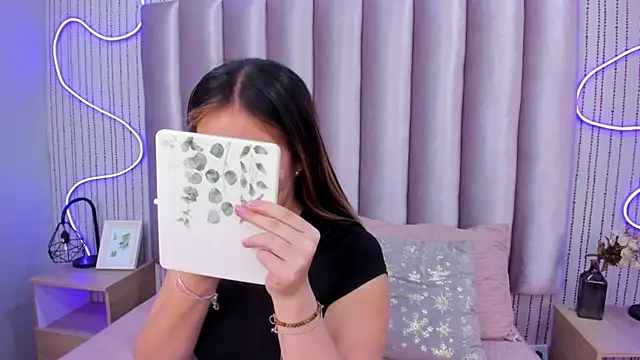 Snapshot of SamanthaPeachss chatting on 11.11.25 SamanthaPeachss online show from 11.11.25